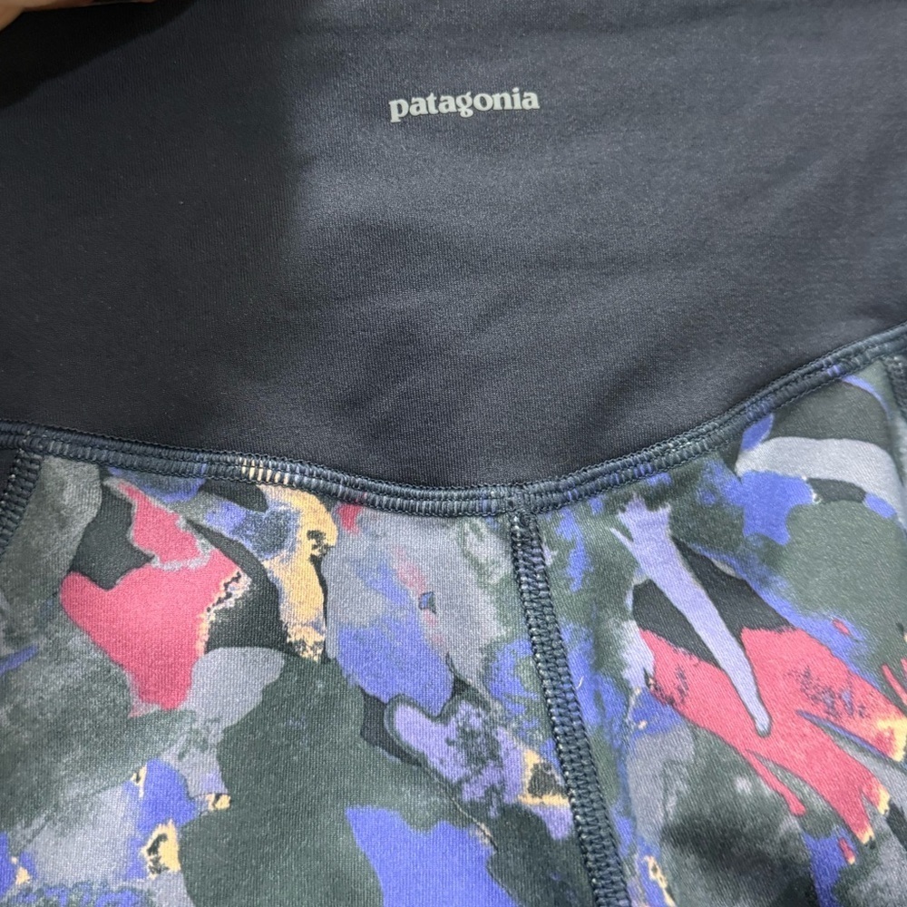 Patagonia Abstract Blue Jungle Cropped Leggings - Picture 6 of 8